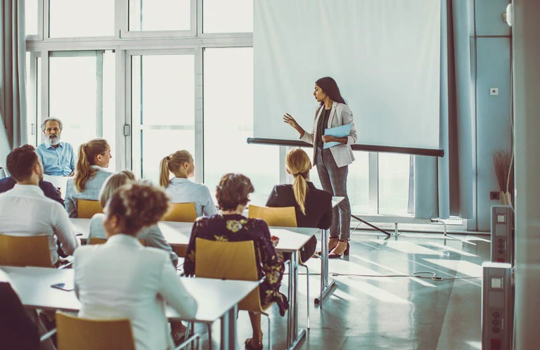 pani prowadząca szkolenie