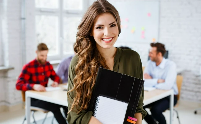 uśmiechnięta kobieta