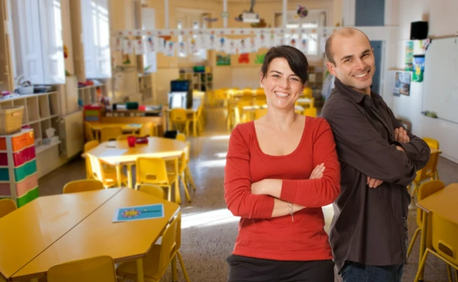 uśmiechnięta kobieta i&nbsp;mężczyzna