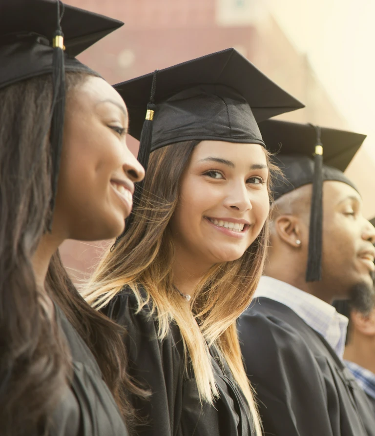 studenci w&nbsp;czapkach