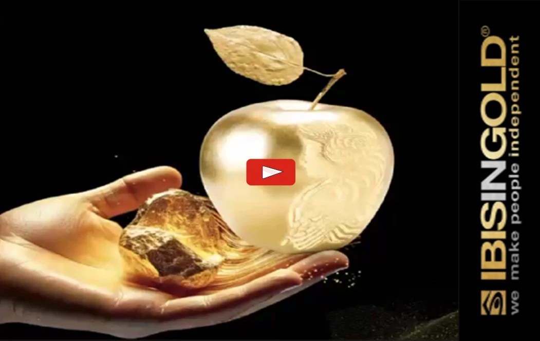 złote jabłko na&nbsp;dłoni